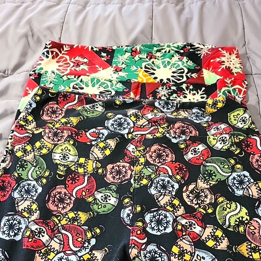 LulaRoe 2 Pair leggings tall and curvy, snowflakes & ornaments.